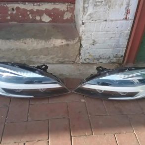 Volvo Thor Hammer style headlights