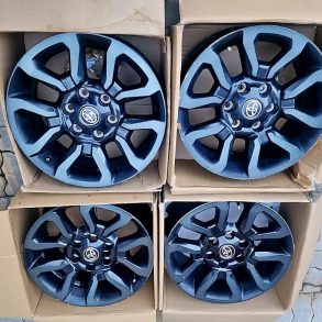 Toyota Hilux Legend RS rims