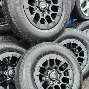 Toyota Hilux Travo 17inch new rims and tyres